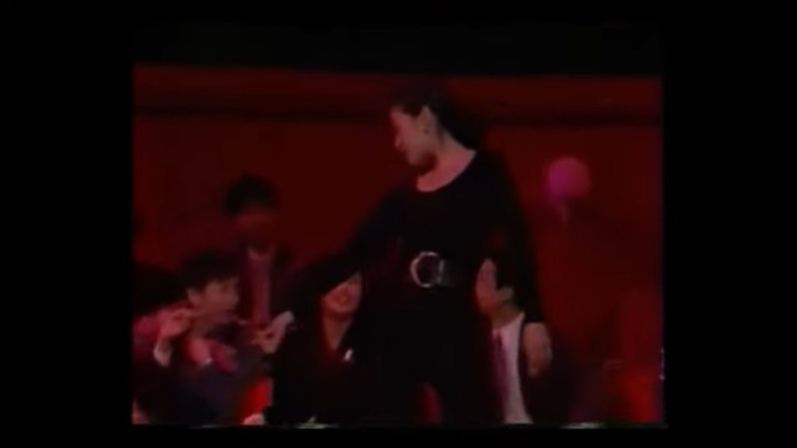 山口美江がセクシーダンスを踊る催眠術にかけられる10