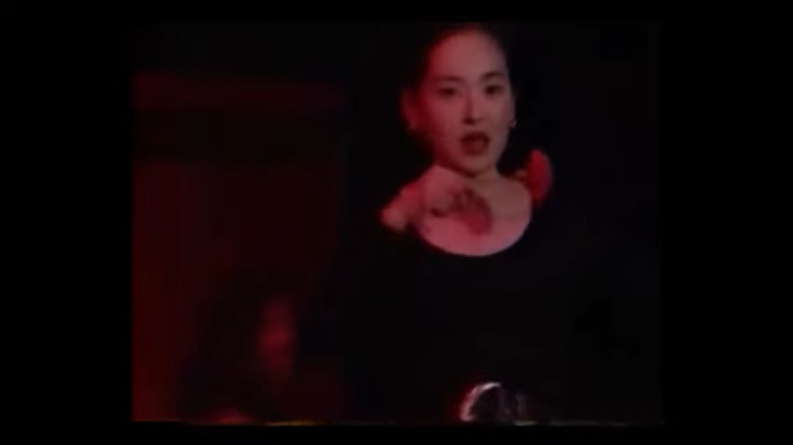 山口美江がセクシーダンスを踊る催眠術にかけられる5