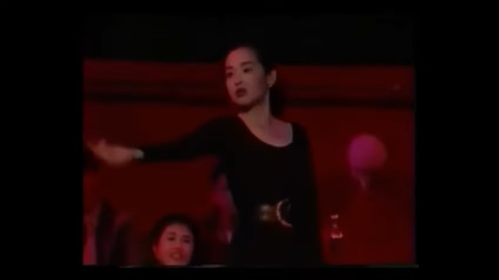 山口美江がセクシーダンスを踊る催眠術にかけられる9