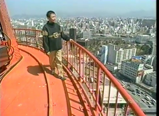 沢田幸二が催眠術にかかった状態でKBC鉄塔へ上る4
