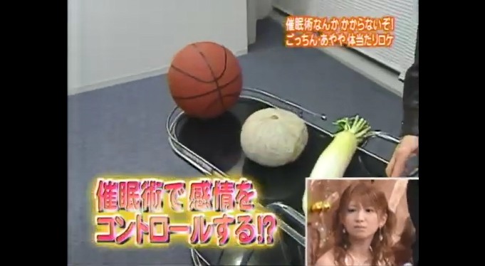松浦亜弥がボールが虫に見える催眠術をかけられる1