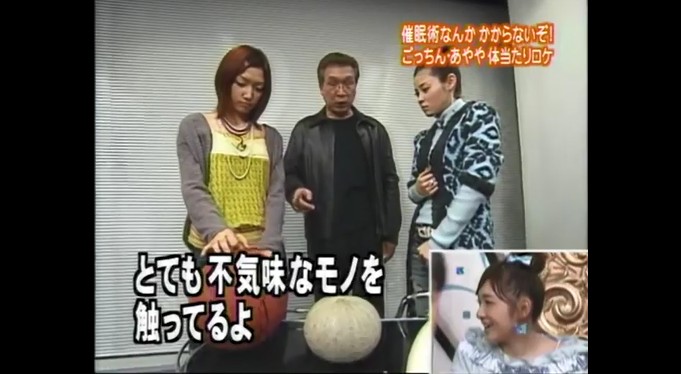 松浦亜弥がボールが虫に見える催眠術をかけられる2