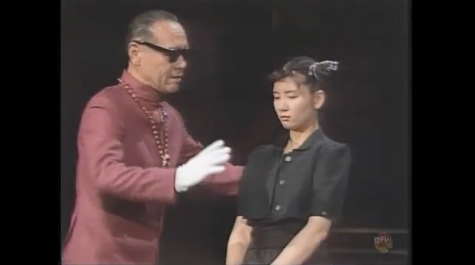 桑田靖子が体が固まる催眠術をかけられる1