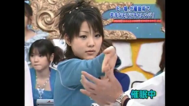 田中れいなが腕が固まる催眠術をかけられる6