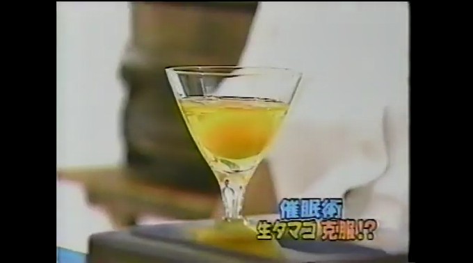 佐藤B作が生卵を好きになる催眠術をかけられる2