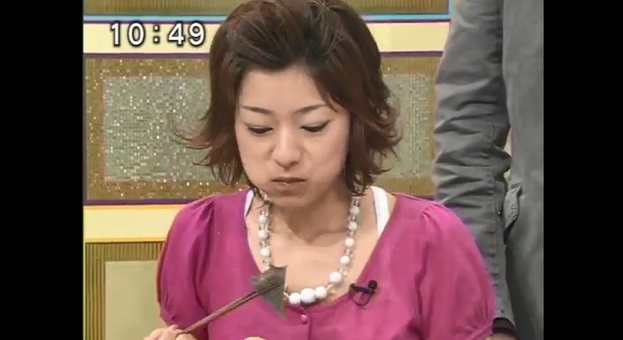 石黒彩がこんにゃくの味が変わる催眠術をかけられる8
