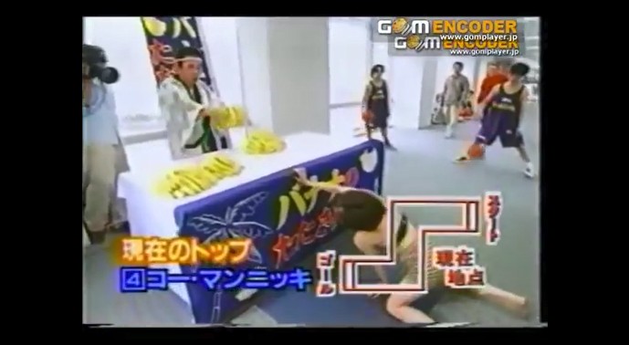 セクシー女性タレントたちが催眠術にかかった状態でレースを行う13
