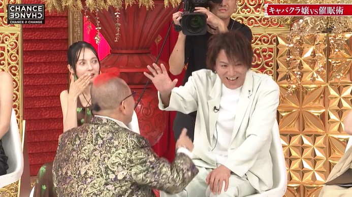 狩野英孝が大爆笑する催眠術をかけられる3