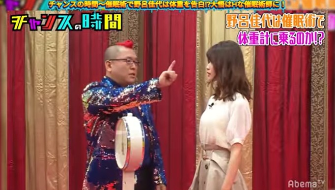 西澤由夏アナウンサーが体重計に乗る催眠術をかけられる6