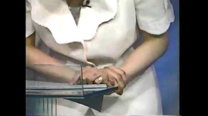 山口美江が手がくっつく催眠術をかけられる3