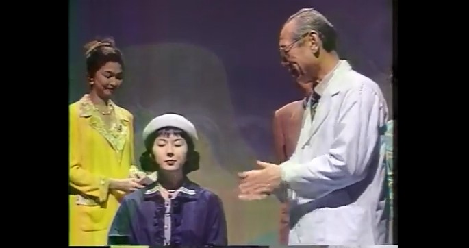 鷹木ひめかが面白くなって笑い出す催眠術をかけられる1