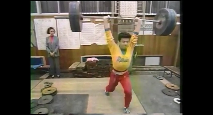 日本体育大学ウエイトリフティング部の部員が成果を試す2