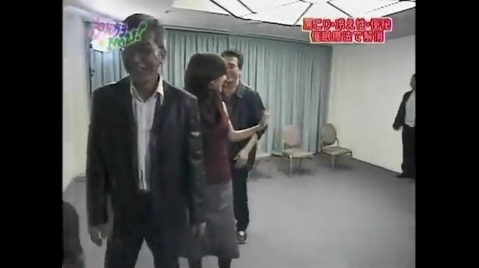 渡辺正行が体が壁にくっつく催眠術をかけられる4