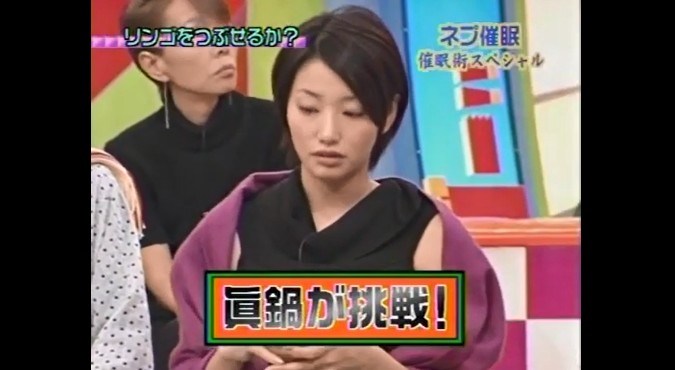 眞鍋かをりがリンゴを潰すのにチャレンジする1