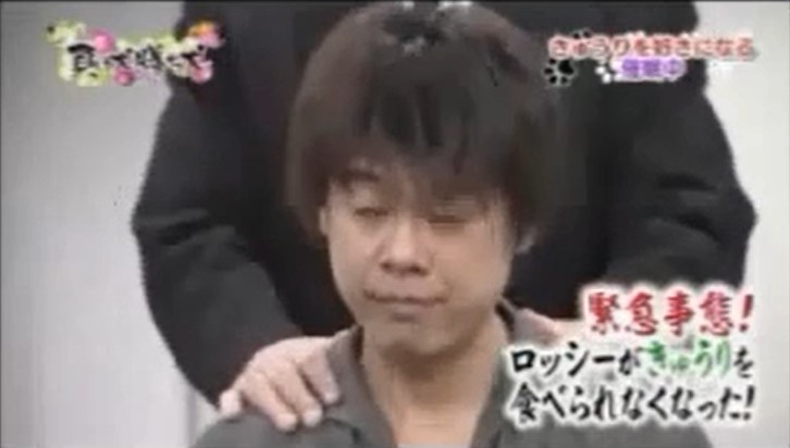 ロッシーがキュウリを好きになる催眠術をかけられる3