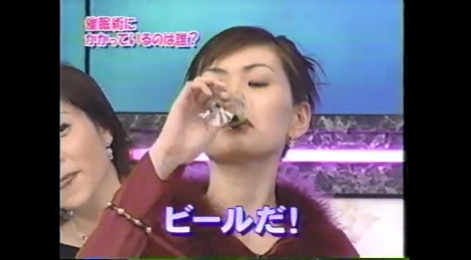 女子アナたちが青汁の味が変わる催眠術をかけられる8