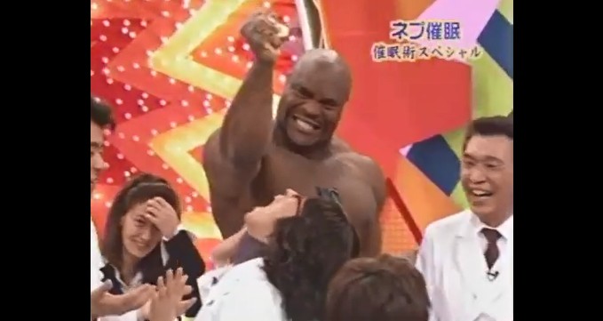 ゴルゴ松本が怪力になる催眠術をかけられる3