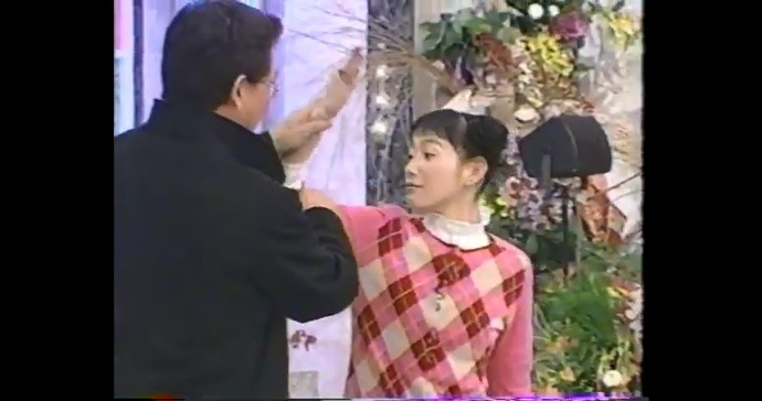 篠原ともえが腕が曲がらなくなる催眠術をかけられる7