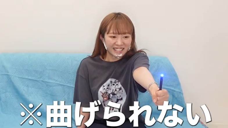 むくえなが催眠術体験を行う