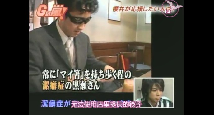 インタビューを受ける潔癖症の一般人男性2