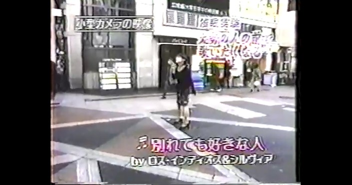 モニター隊の女性たちが大勢の人の前で歌いたくなる催眠術をかけられる6