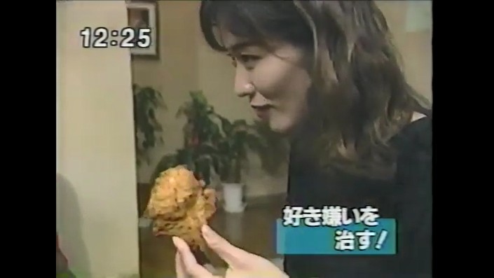 女性ディレクターが鶏肉が好きになる催眠術をかけられる8