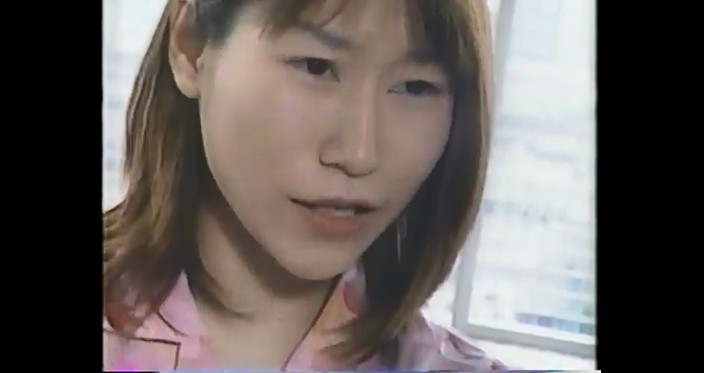 納豆を実食する民宿の女将さん2