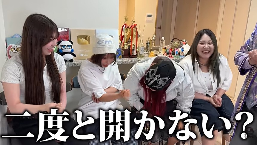 午前0時のプリンセスが手が開かなくなる催眠術をかけられる